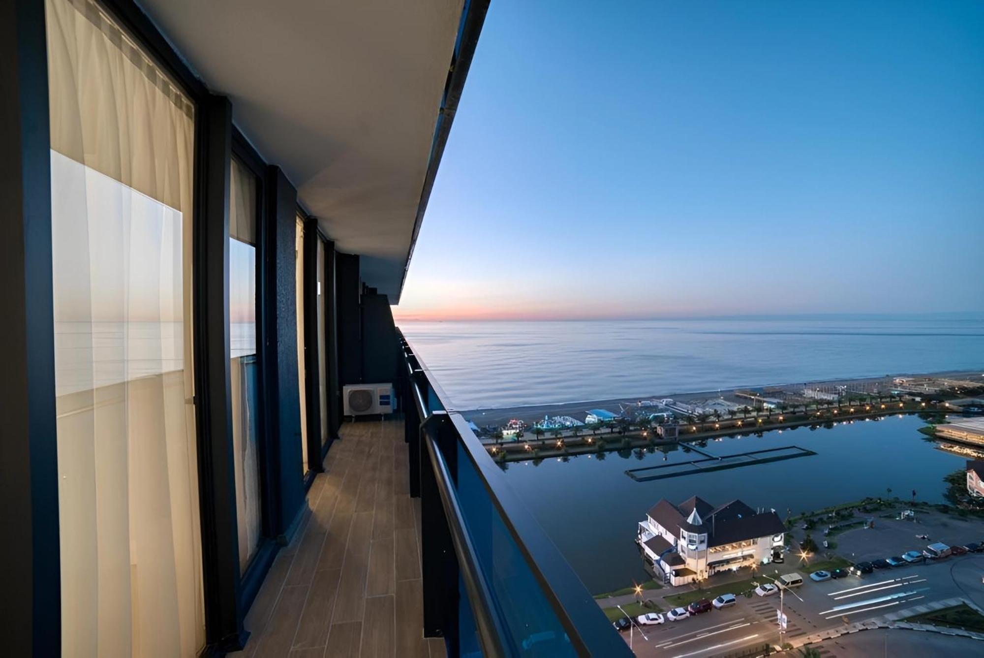 Orbi Batumi City Beach View Hotel Esterno foto